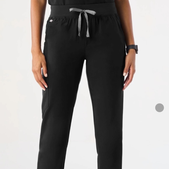 Women’s Figs Jogger scrub pants- Medium Tall - Picture 1 of 4